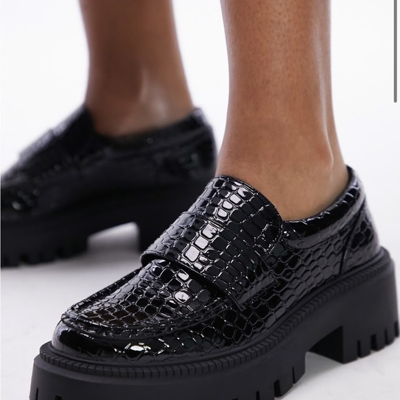 Topshop Lottie chunky loafers in black croc - Picture 4 of 12